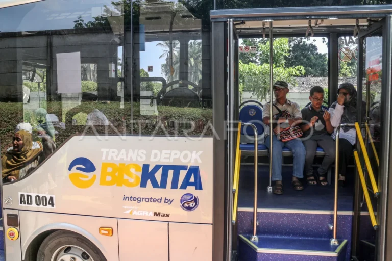 biskita-trans-depok-mulai-beroperasi-1cbk0-dom
